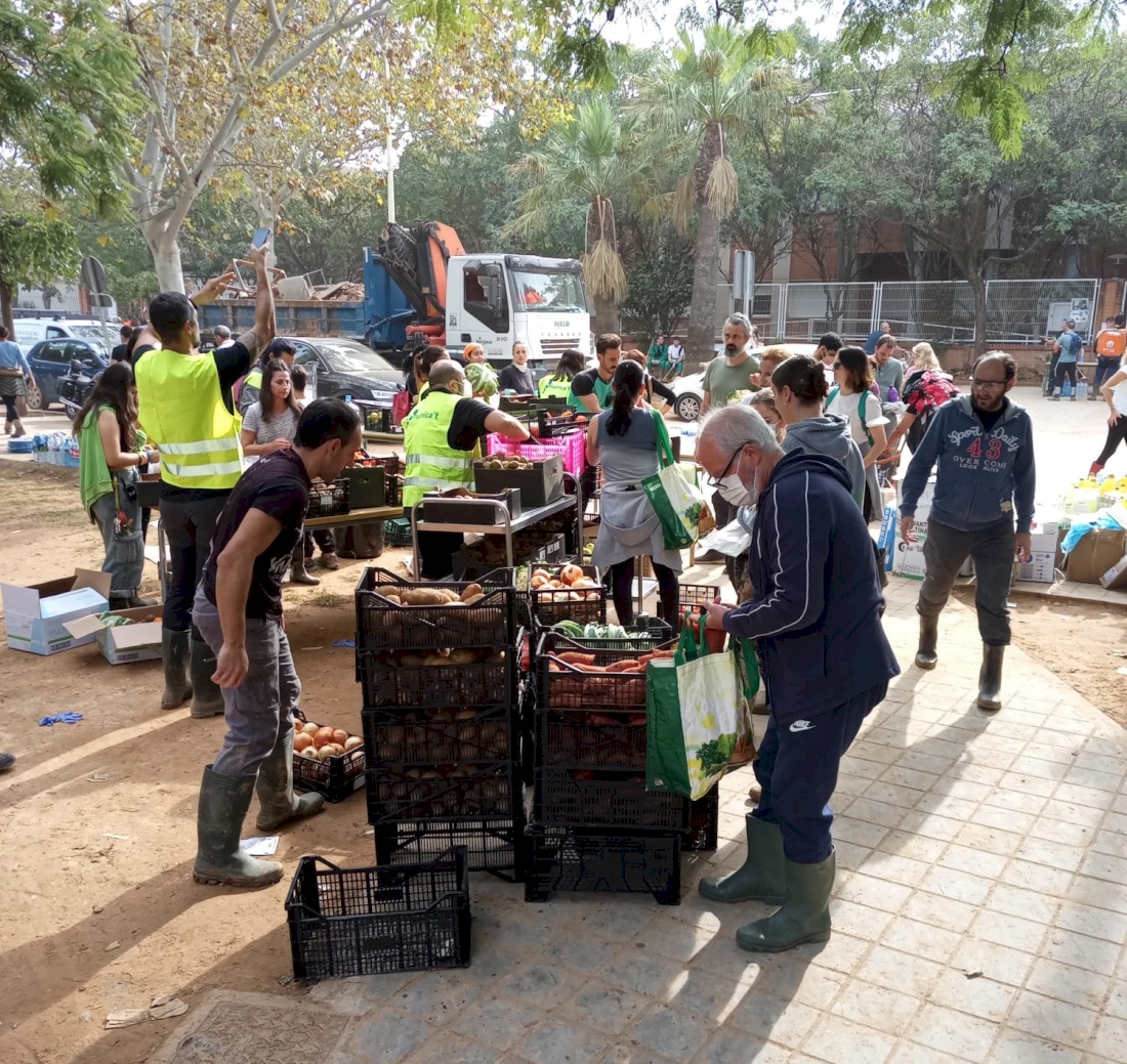repartiment d'aliments durant la DANA