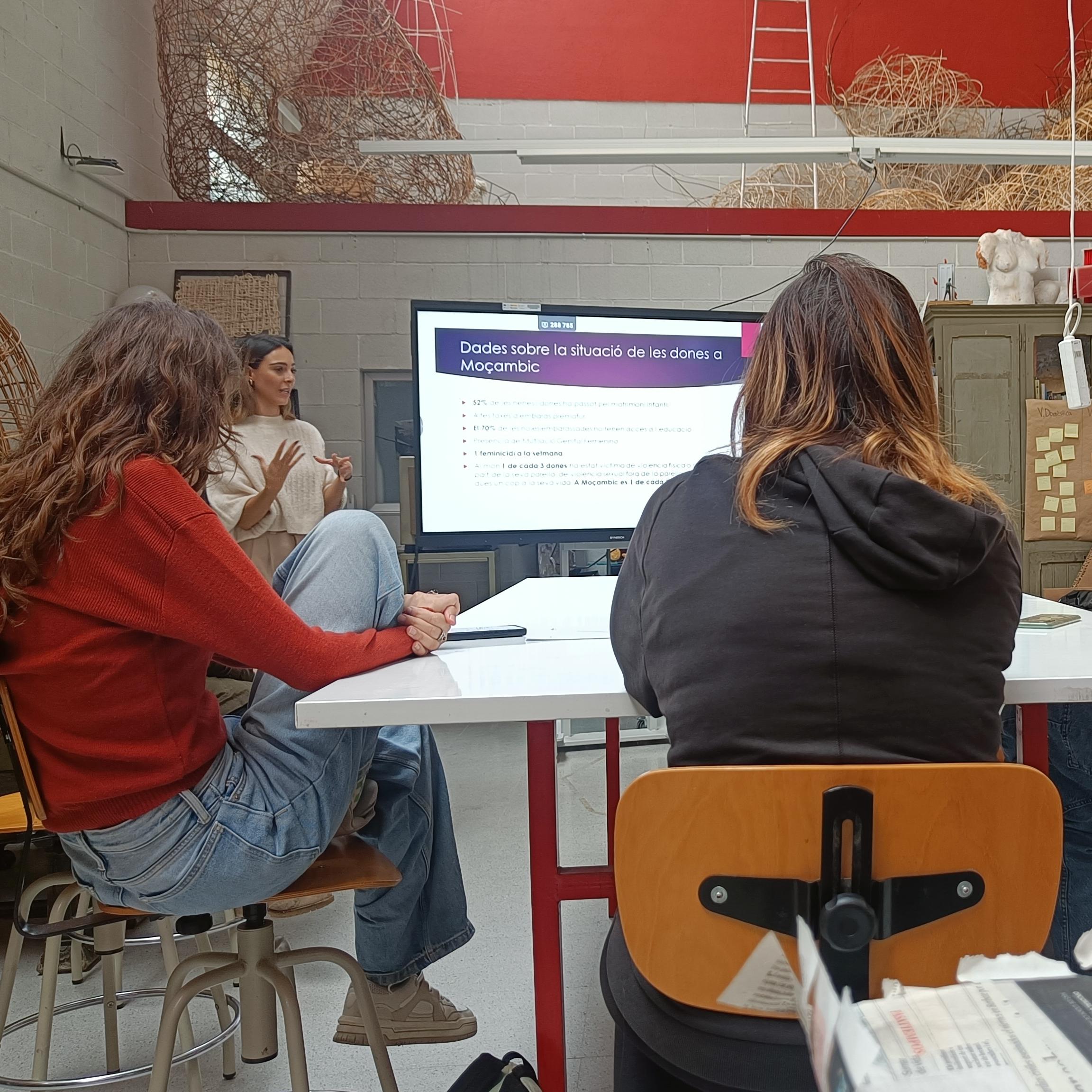 El II Encontre Artístic Internacional arrenca amb tallers sobre la violència de gènere a les escoles d'art de Catalunya